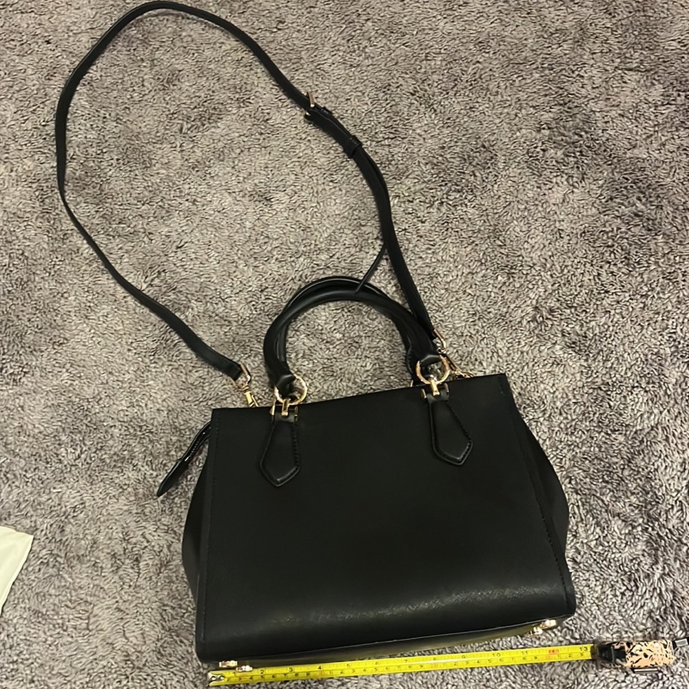 NWOT- Michael Kors small leather Crossbody detachable strap - Picture 3 of 9